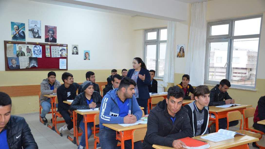 Kaymakamımız Nazlı DEMİR Muhammed Emin Er Anadolu İmam Hatip Lisesini  Ziyaret Etti